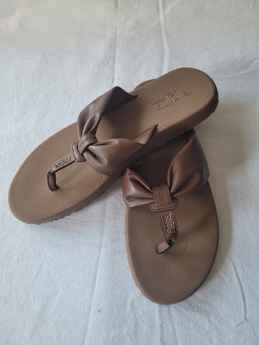 Flojos Women's Brown Bow-Accent Thong Sandals Size 9.5